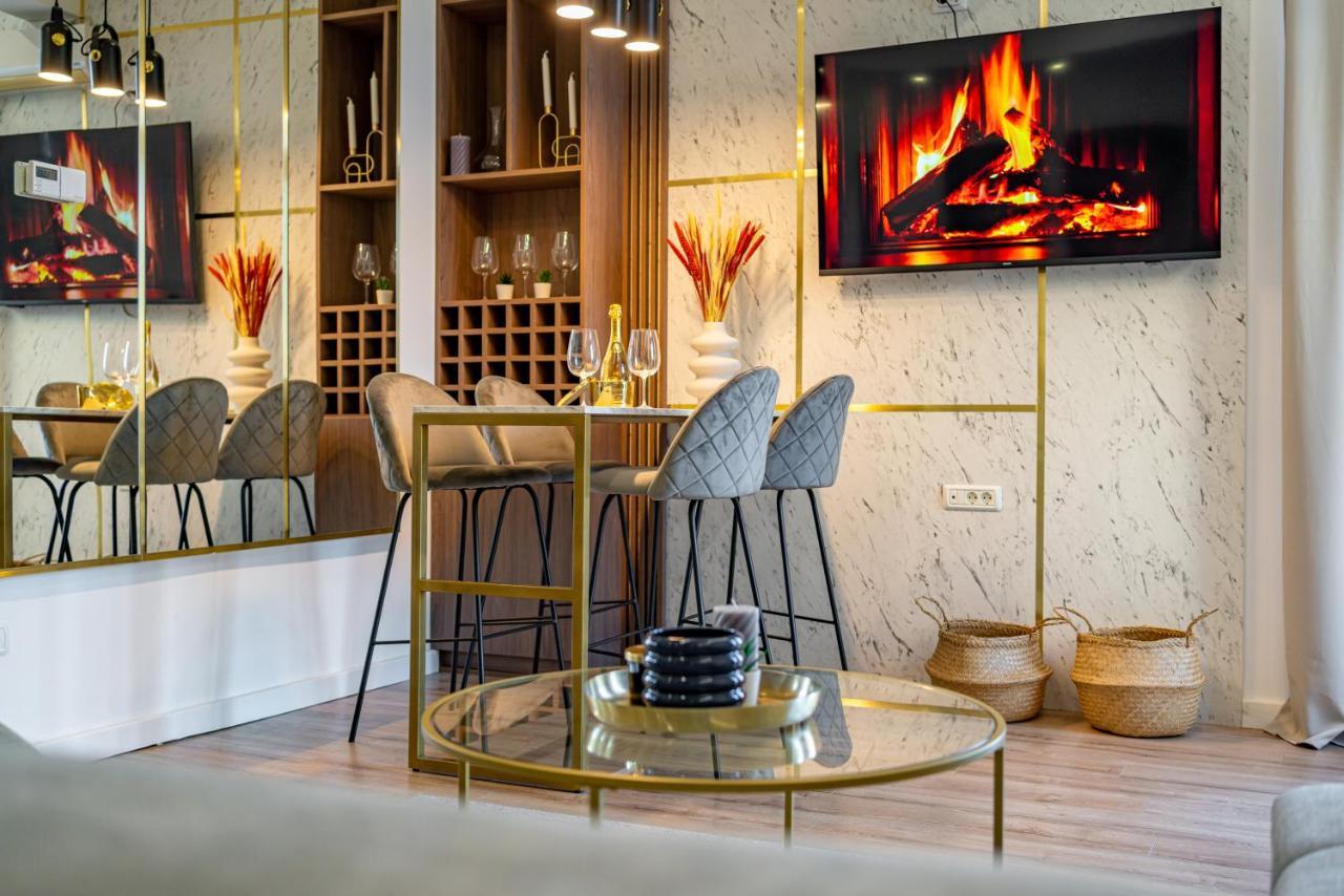Golden View - Breathtaking Location In Bucharest Apartment ภายนอก รูปภาพ