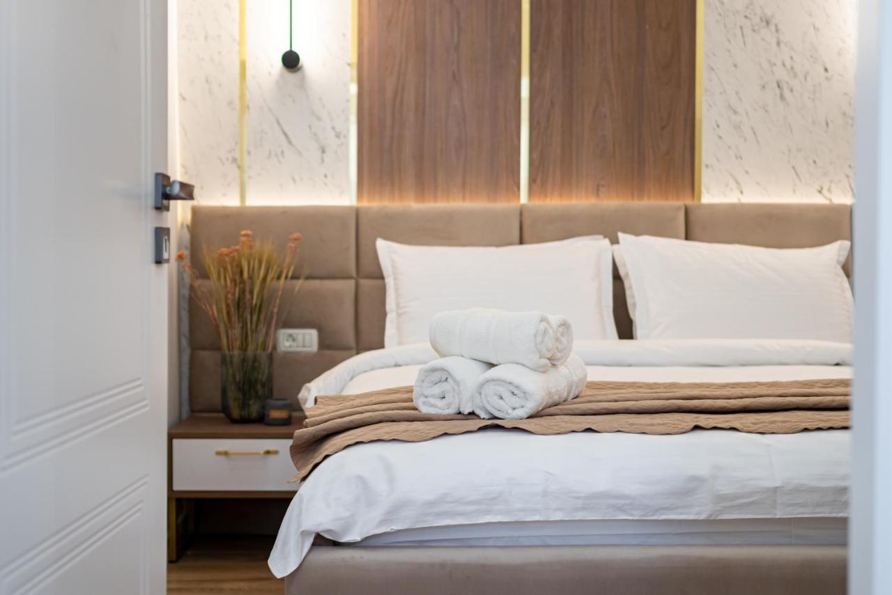 Golden View - Breathtaking Location In Bucharest Apartment ภายนอก รูปภาพ