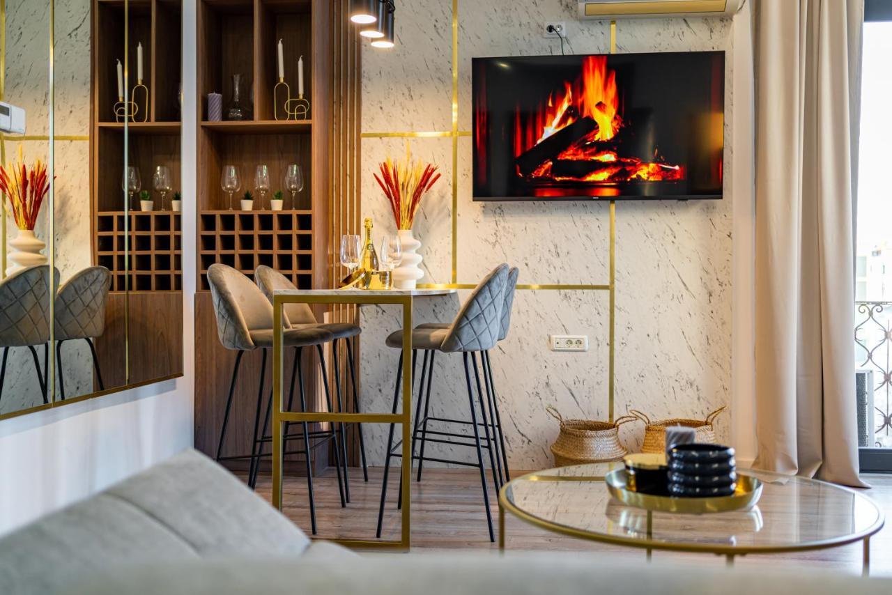 Golden View - Breathtaking Location In Bucharest Apartment ภายนอก รูปภาพ
