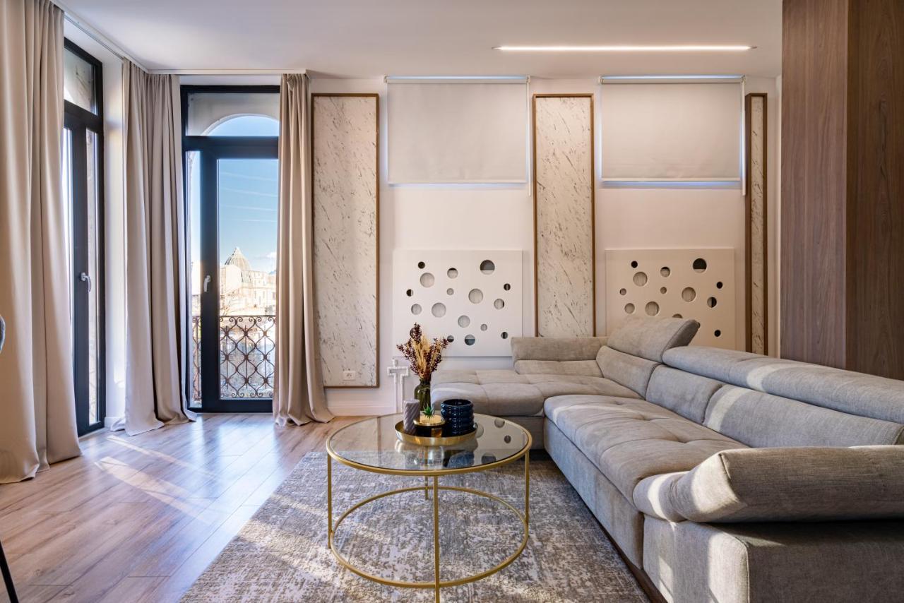 Golden View - Breathtaking Location In Bucharest Apartment ภายนอก รูปภาพ
