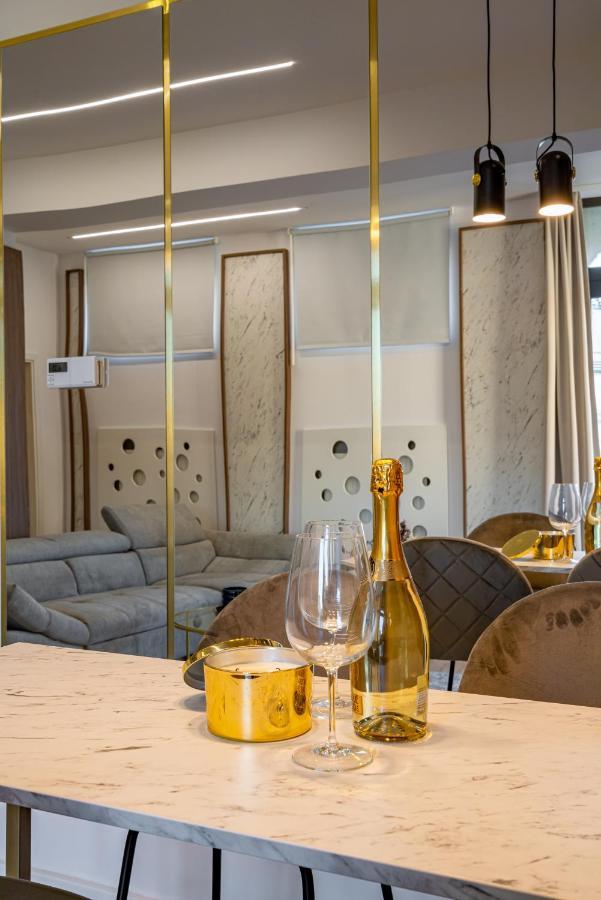Golden View - Breathtaking Location In Bucharest Apartment ภายนอก รูปภาพ